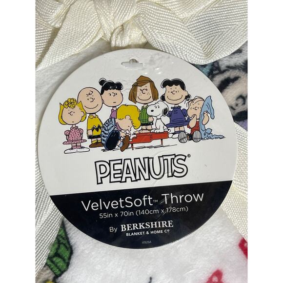 New Berkshire Peanuts Velvetsoft Throw 55" x 70" Christmas Snoopy Charlie Brown - Picture 3 of 3